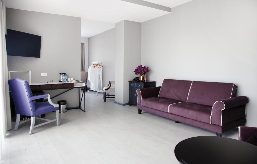 Suite with Terrace – Room Only