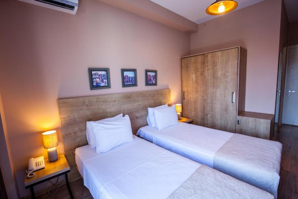 Standard King / Twin Size Room with City View – Room Only