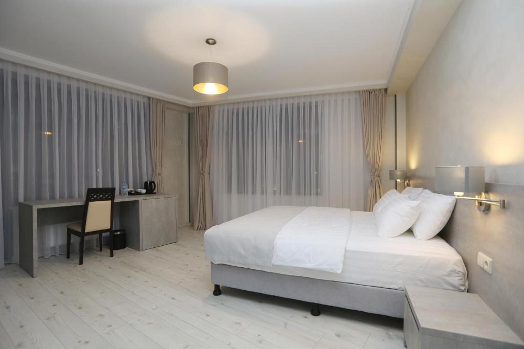 Standard King Size Room – Room Only