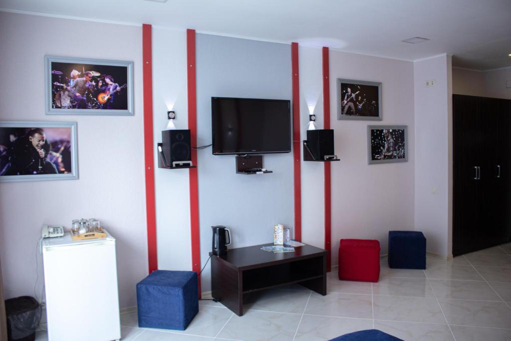 Comfort Triple Room with Sofa Bed and Sea View – Room Only