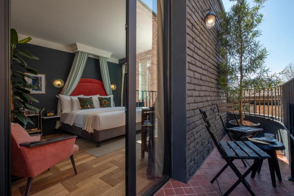 Suite with Balcony – Room Only