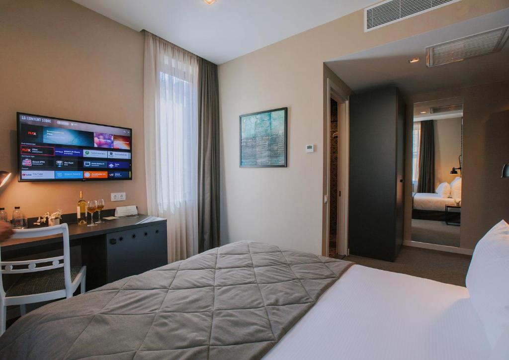 Standard King Size Room – Room Only