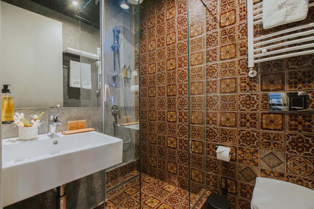 Superior King Size / Twin Room with City View – Room Only