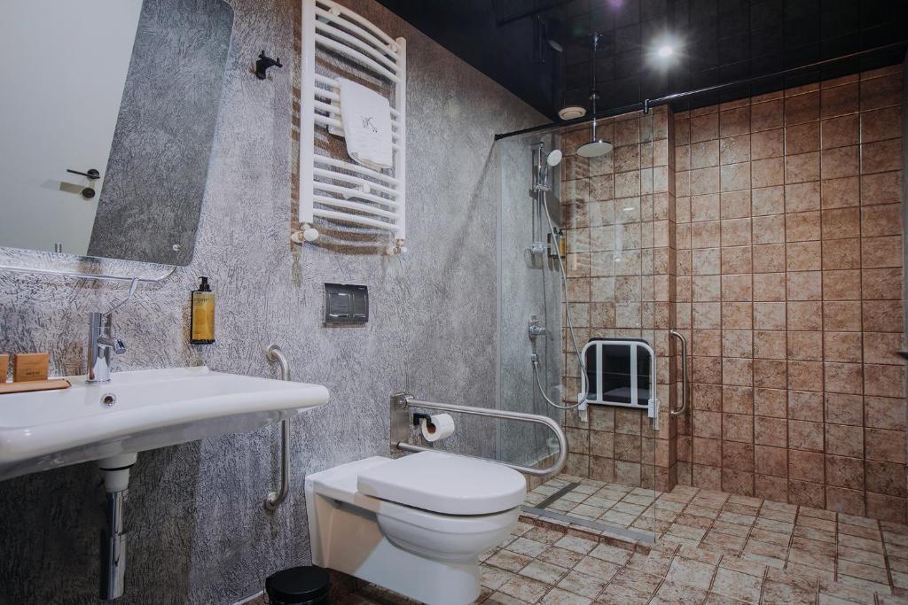 Standard King Size/Twin Room With Balcony – Room Only