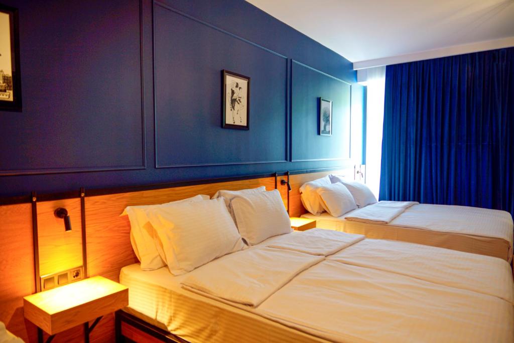 Family Room – Room Only