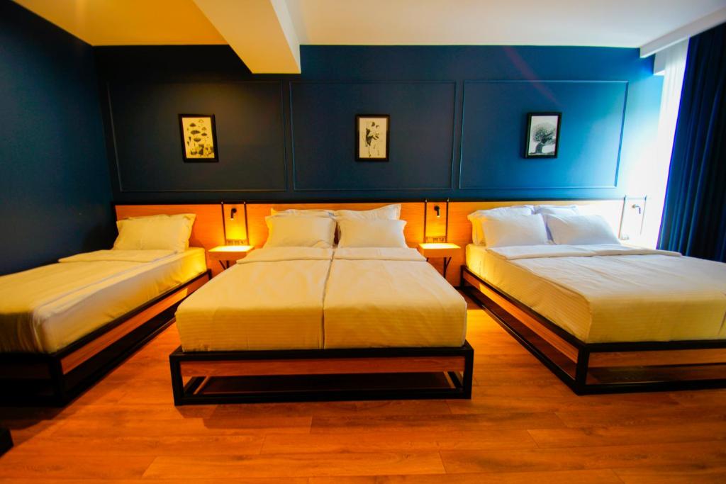 Family Room – Room Only