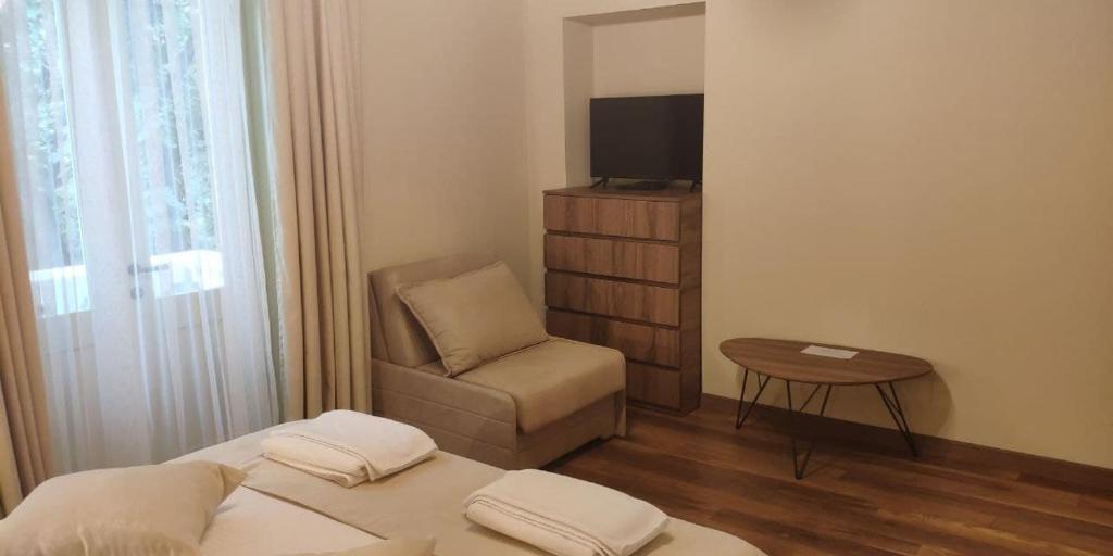 Standard King Size Room With Balcony – Room Only