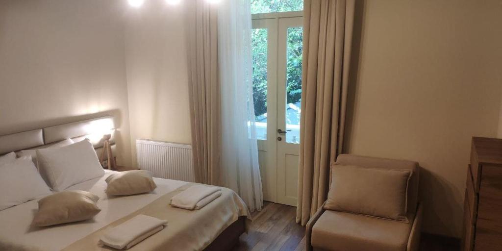 Standard King Size Room With Balcony – Room Only