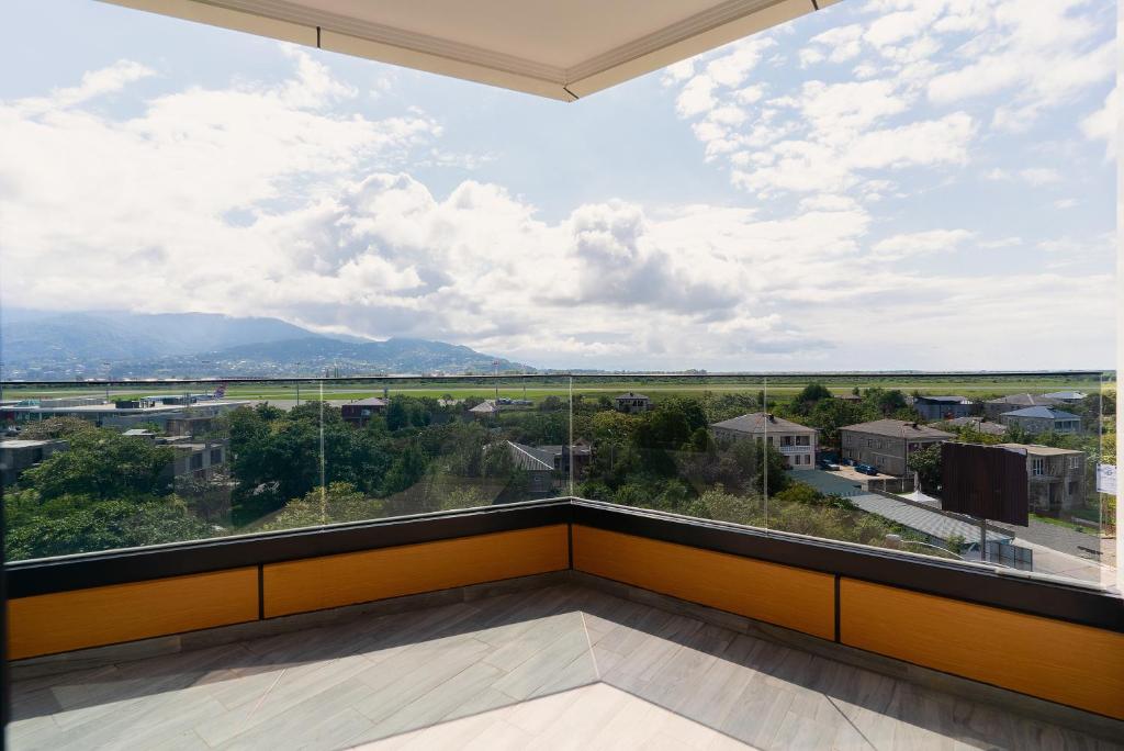 Deluxe King Size Room With Balcony – Room Only