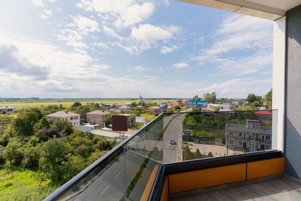 Deluxe King Size Room With Balcony – Room Only