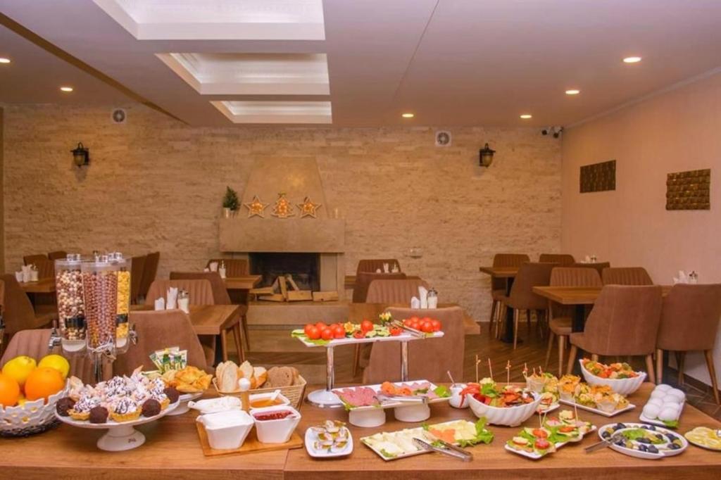 Deluxe Family Room – Room Only
