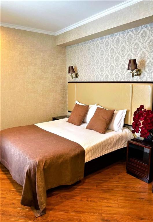Standard King Size Room with Balcony- Room Only