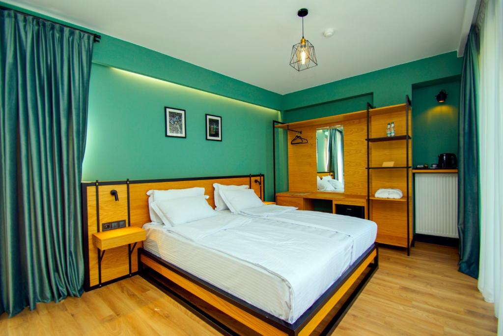 Standard King Size Room with Mountain View – Room Only