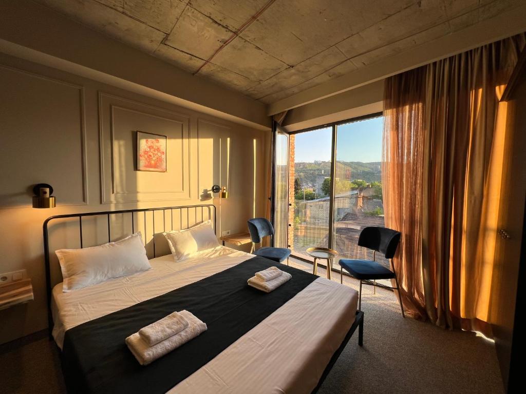 Standard King Size Room With Mountain View – Room Only