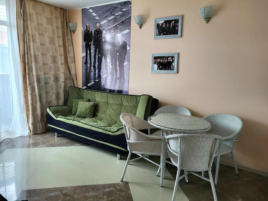 One-Bedroom Apartment with Balcony – Room Only