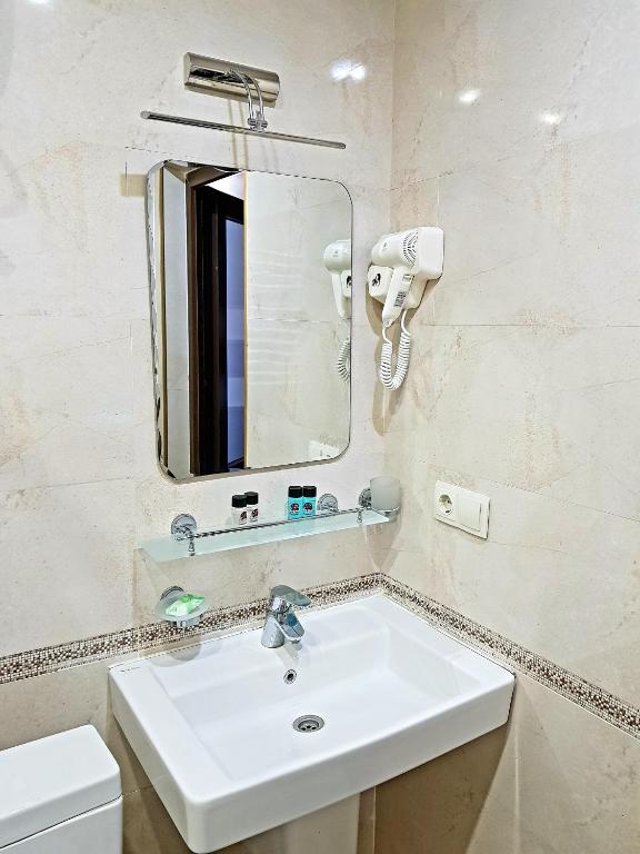 One-Bedroom Apartment with Balcony – Room Only