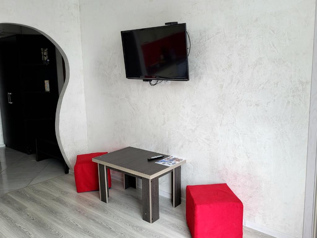 One-Bedroom Apartment with Balcony – Room Only
