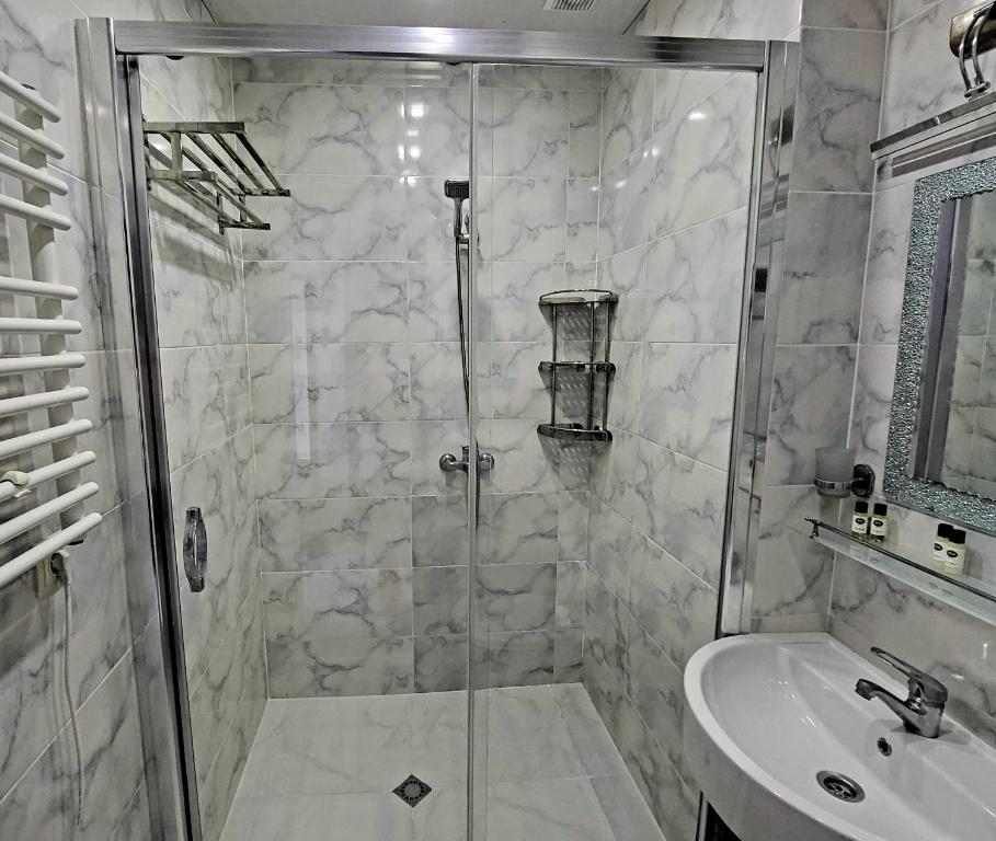 One-Bedroom Apartment with Balcony – Room Only