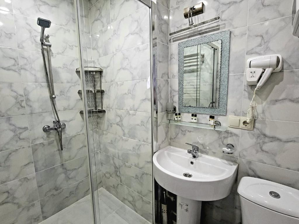 One-Bedroom Apartment with Balcony – Room Only