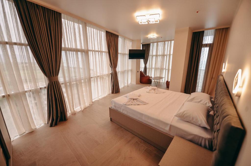 Superior King Size Room – Room Only