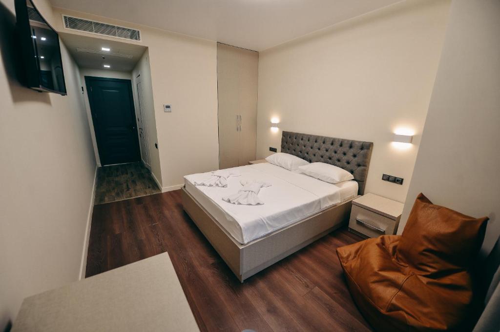 Standard King Size Room – Room Only