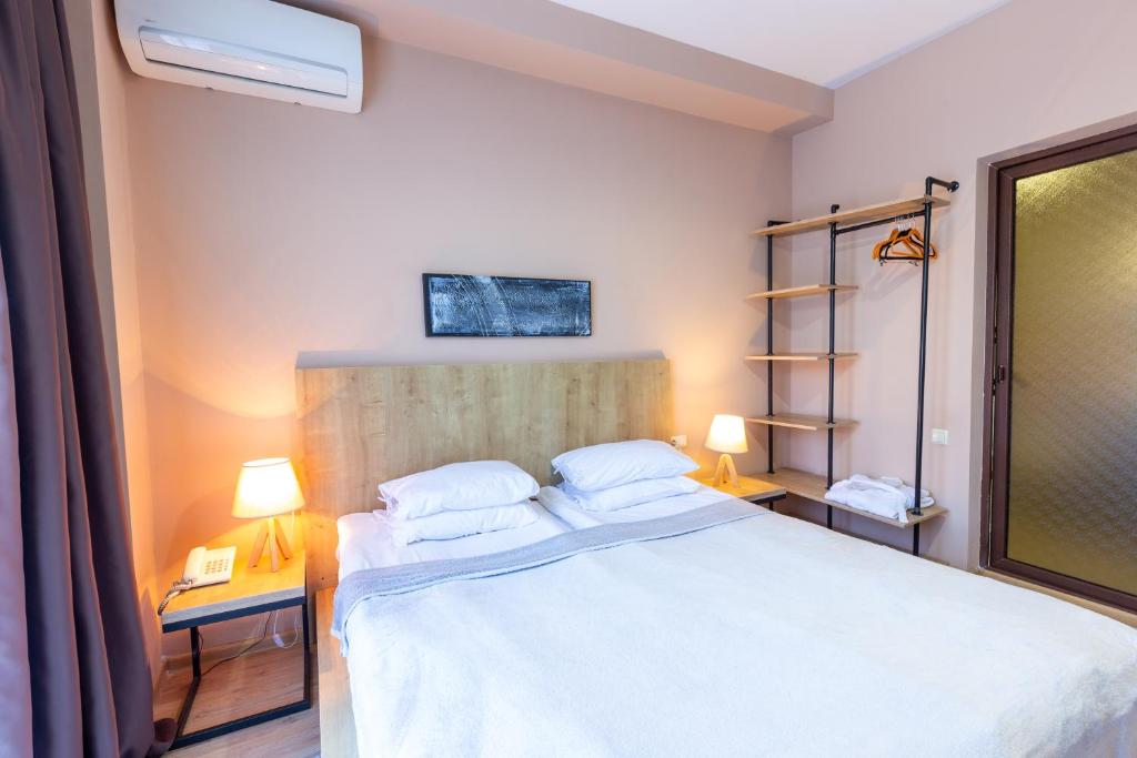 Standard King / Twin Size Room with Balcony – Room Only