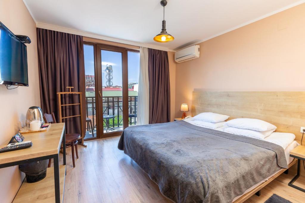 Standard King / Twin Size Room with Balcony – Room Only