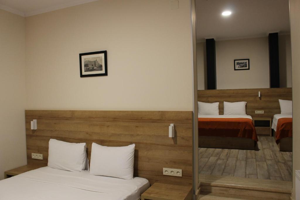 Family Room with Terrace – Room Only