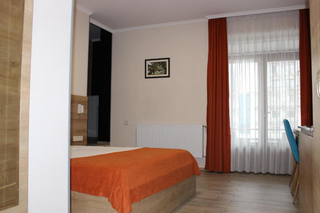 Family Room with Terrace – Room Only