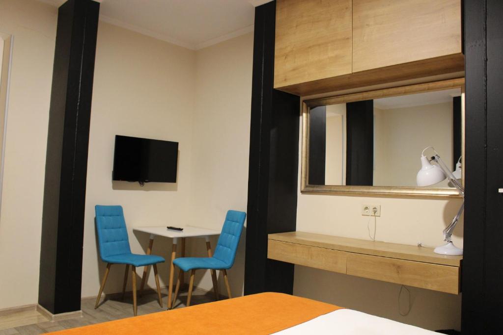 Family Room with Terrace – Room Only