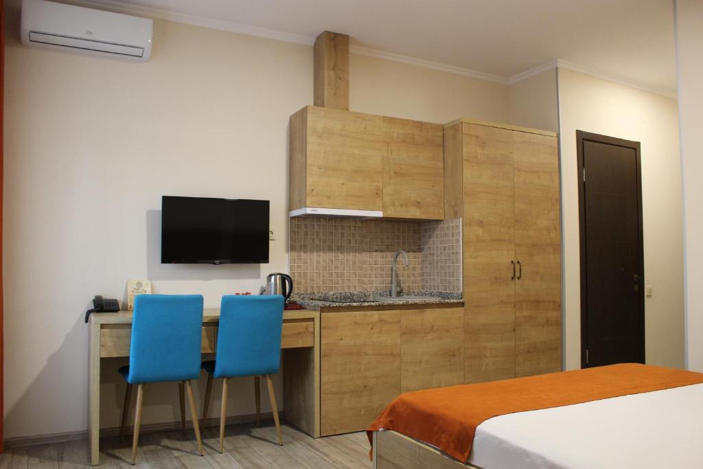 Family Room with Terrace – Room Only