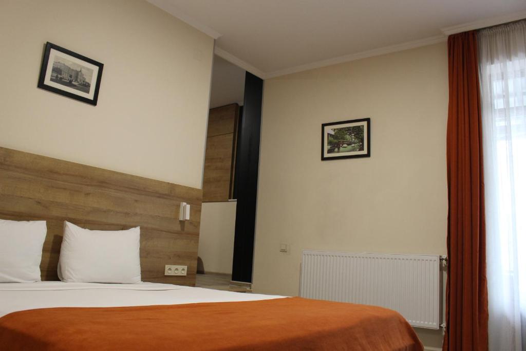 Family Room with Terrace – Room Only