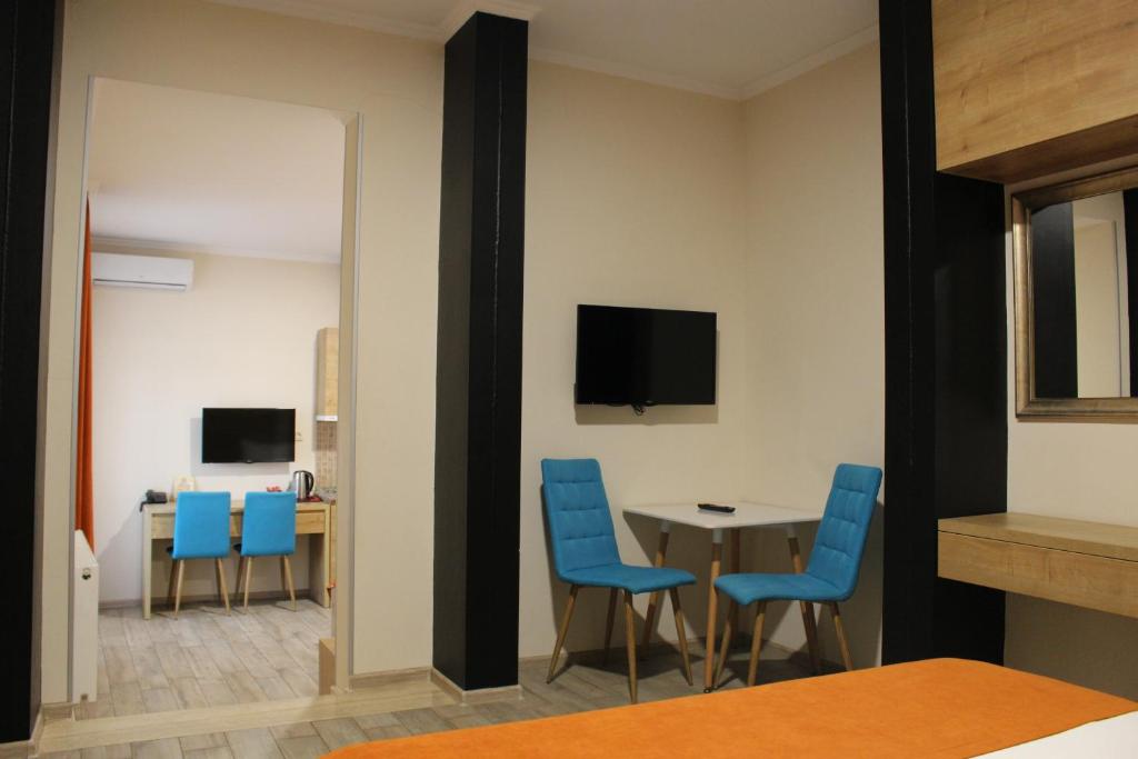 Family Room with Terrace – Room Only