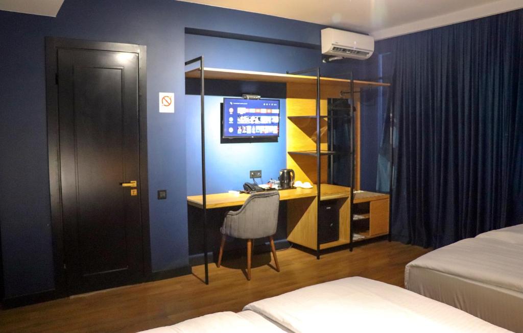 Economy Quadruple Room – Room Only