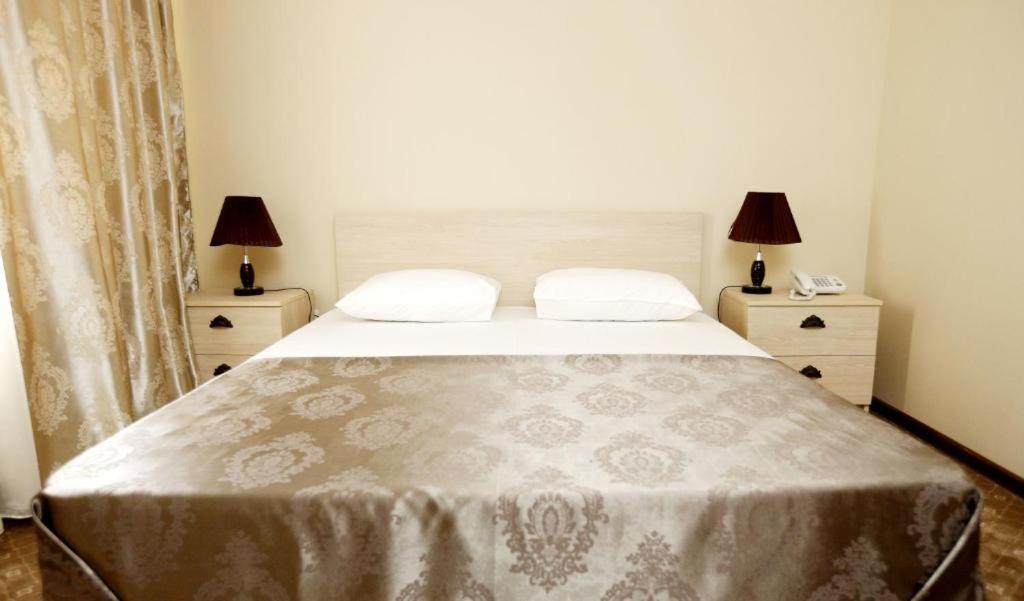 Standard King Size Room – Room Only