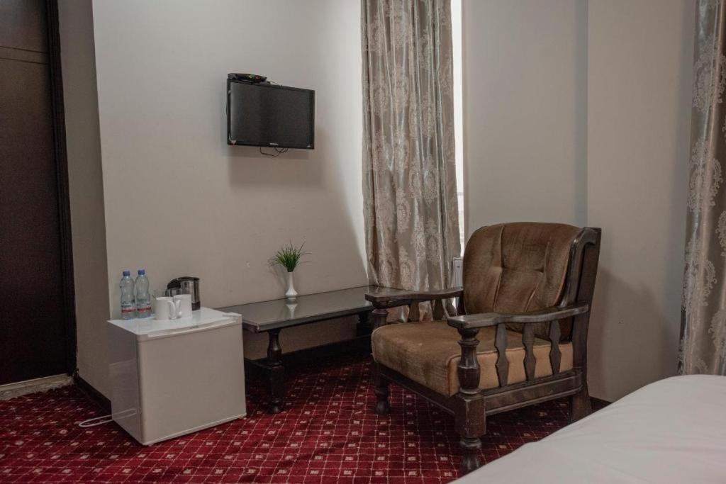 Standard King Size Room – Room Only