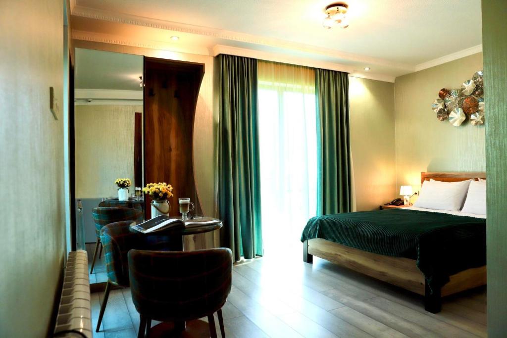 Standard King Size Room – Room Only