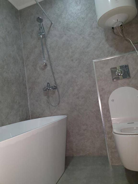 Deluxe King Size Room With Side Sea View – Room Only