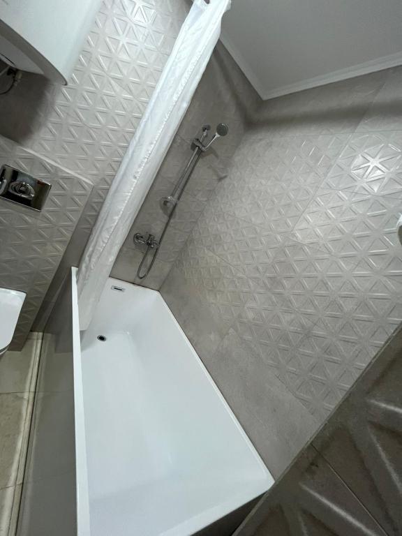Deluxe King Size Room With Side Sea View – Room Only