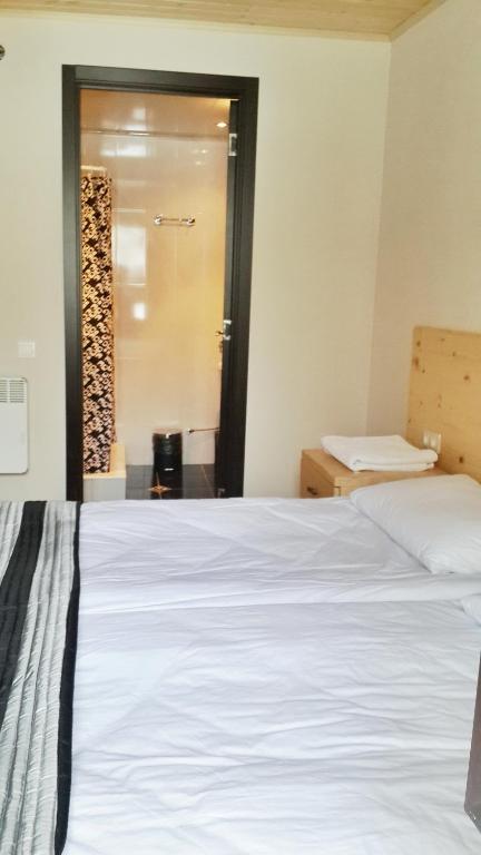 Economy King Size Room – Room Only