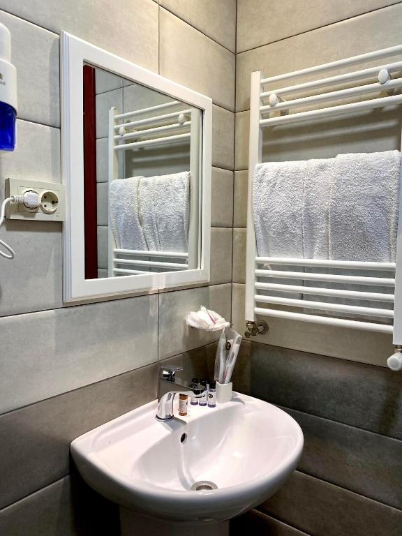 Standard Twin Size Room – Room Only