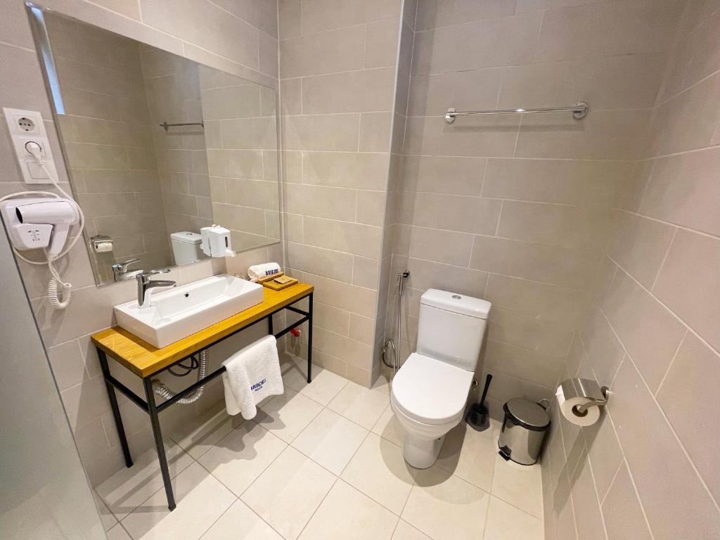 Standard King Size Room with Balcony – Room Only