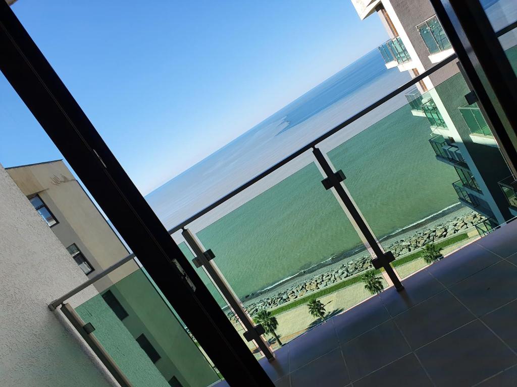 Deluxe King Size Room With Side Sea View – Room Only