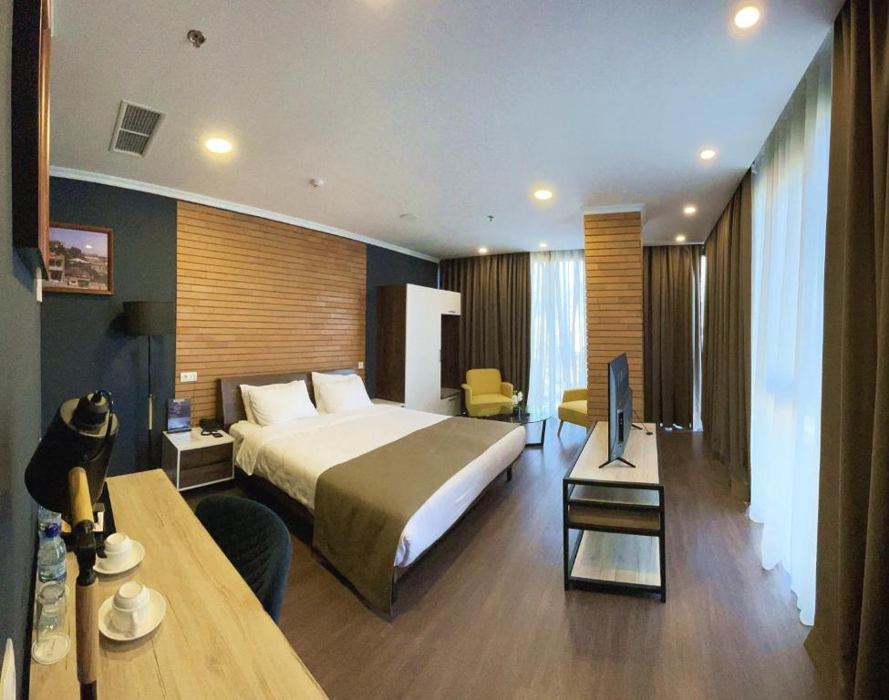 Business King Size Room – Room Only