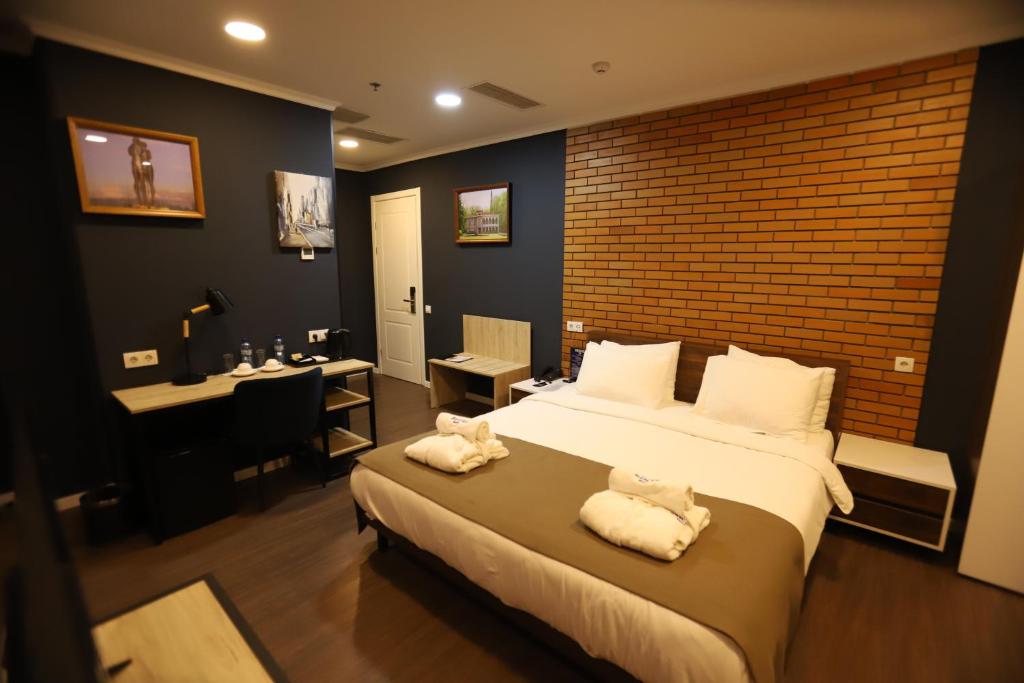 Standard King Size Room – Room Only