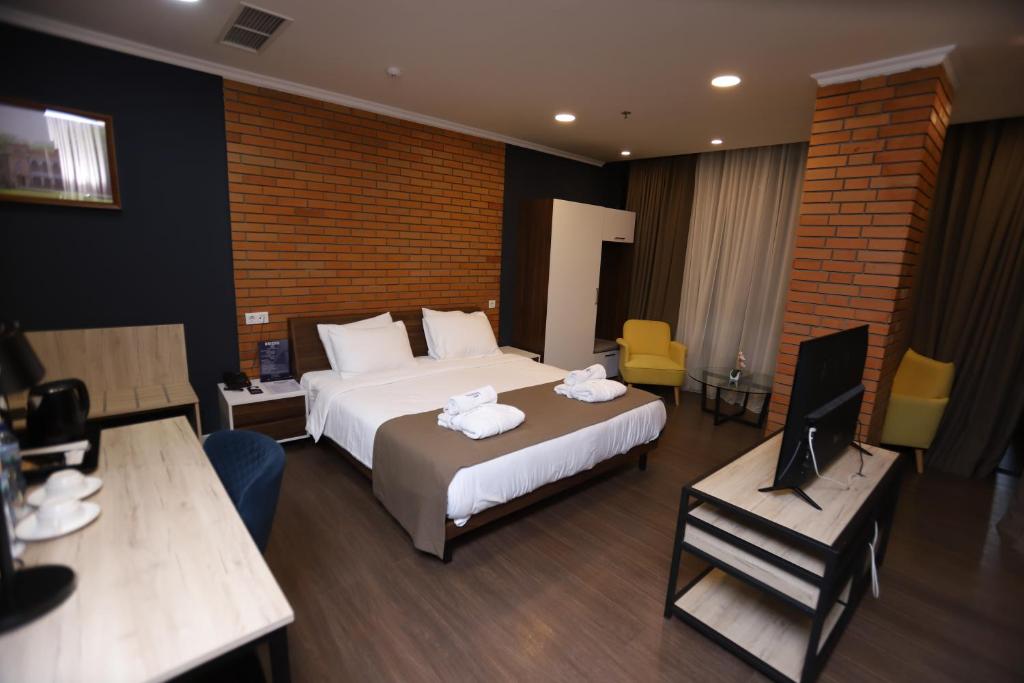 Business King Size Room – Room Only