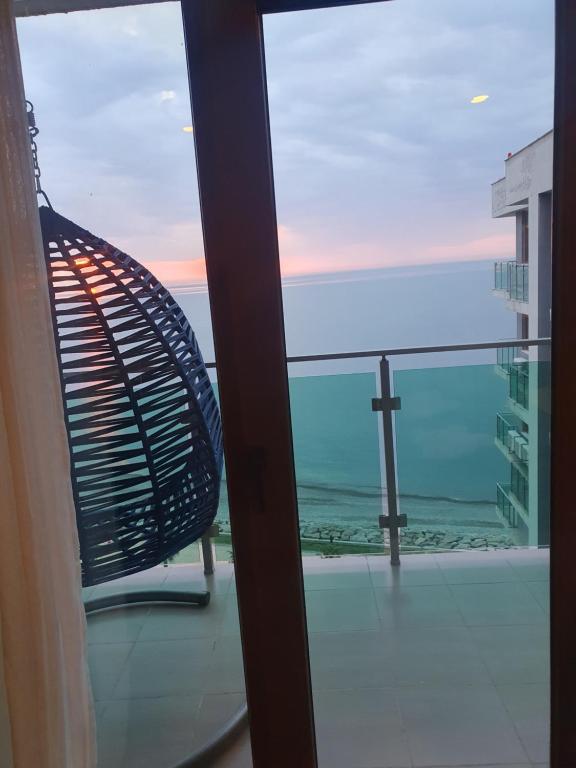 Deluxe King Size Room With Side Sea View – Room Only