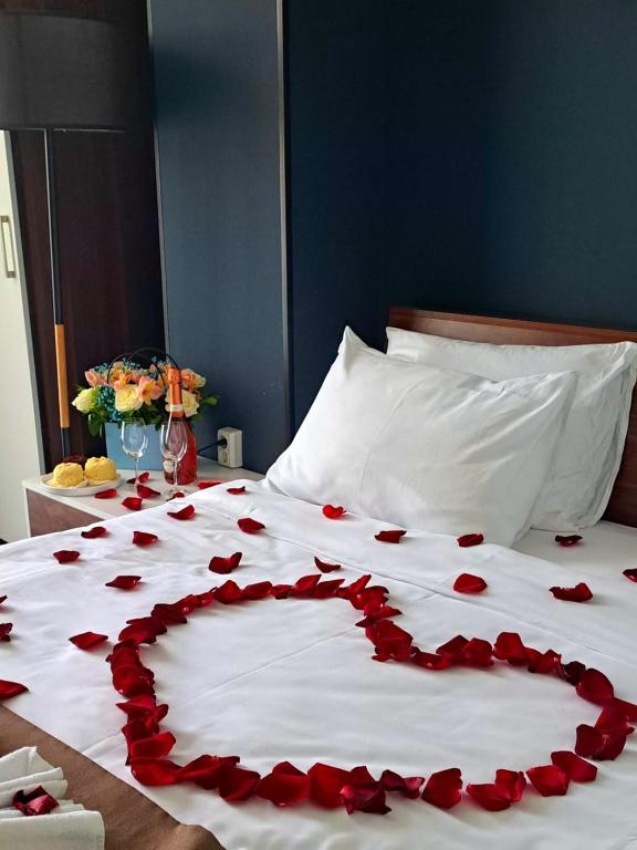 Standard King Size Room with Balcony – Room Only