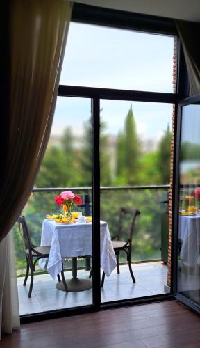 Standard King Size Room with Balcony – Room Only