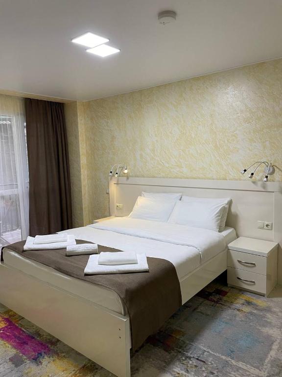 Deluxe King Size Room With Balcony – Room Only